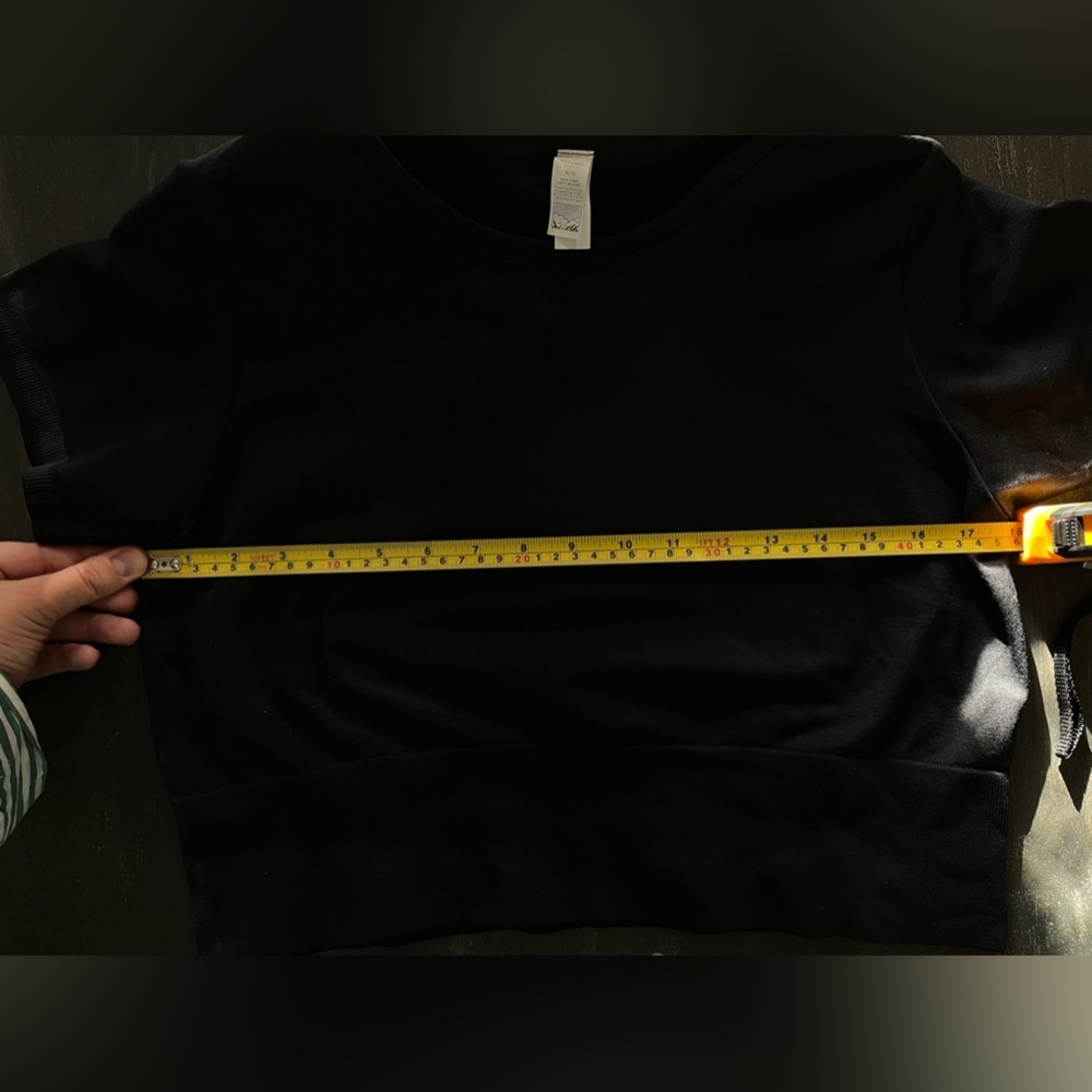 OFFLINE By Aerie Sidewalk Seamless Cropped Athletic Shortsleeve Black T-Shirt - Picture 5 of 14